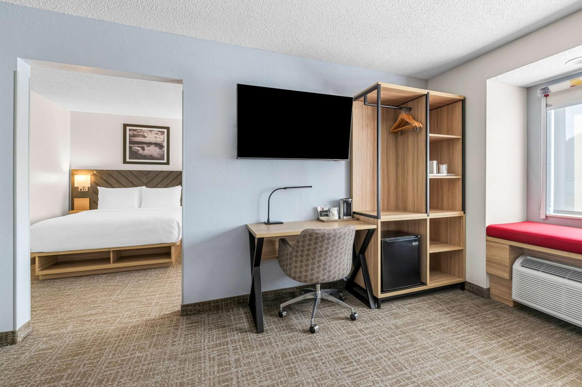 Best Western Buffalo Inn & Suites Exterior photo