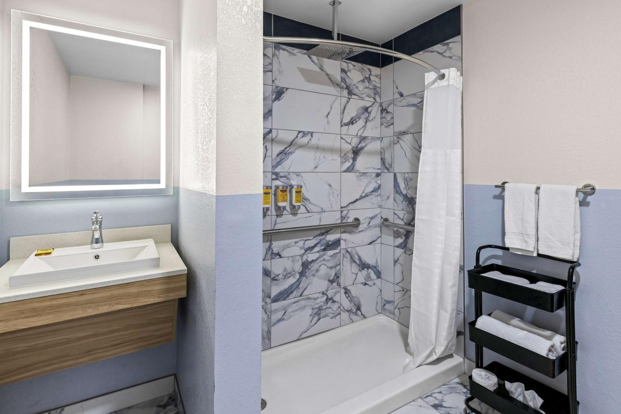 Best Western Buffalo Inn & Suites Exterior photo